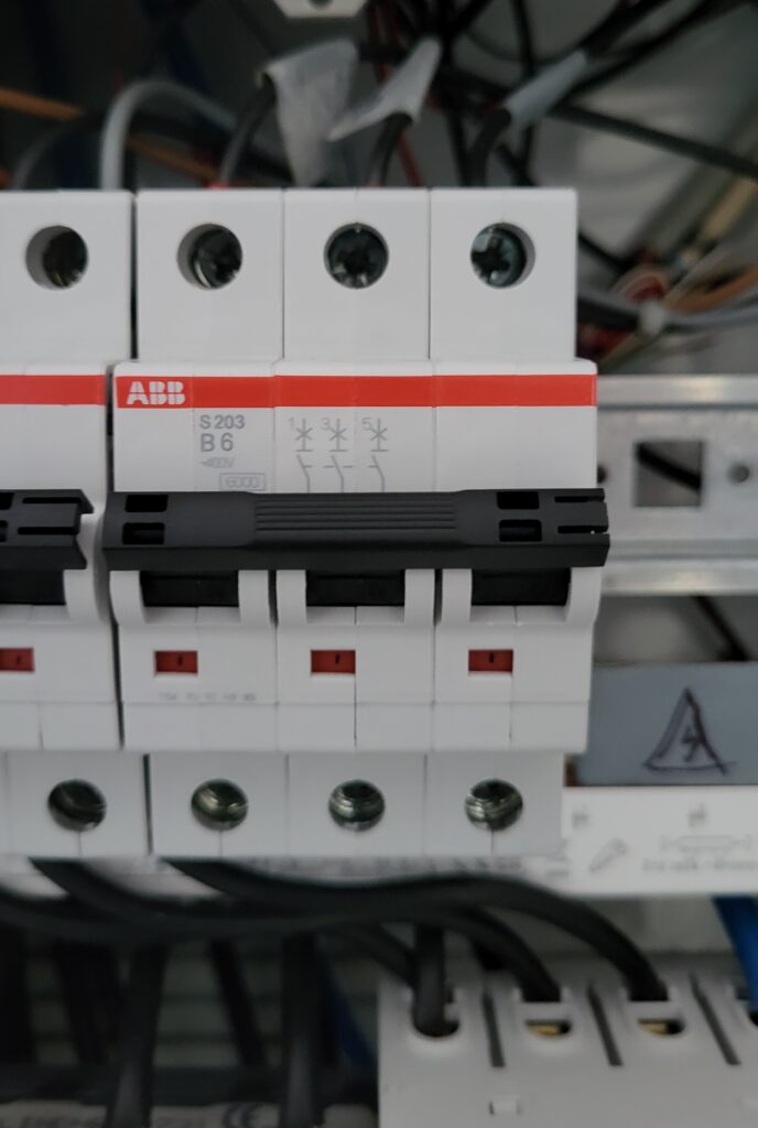Leitungsschutzschalter ABB B6A 3-polig für die Absicherung der Referenzspannungen am EcoFlow / Shelly Smart Meter