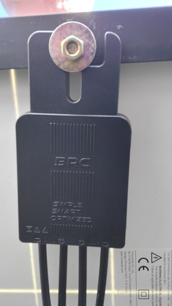 Power Optimizer BRC 600-M fertig montiert an PV Modul
